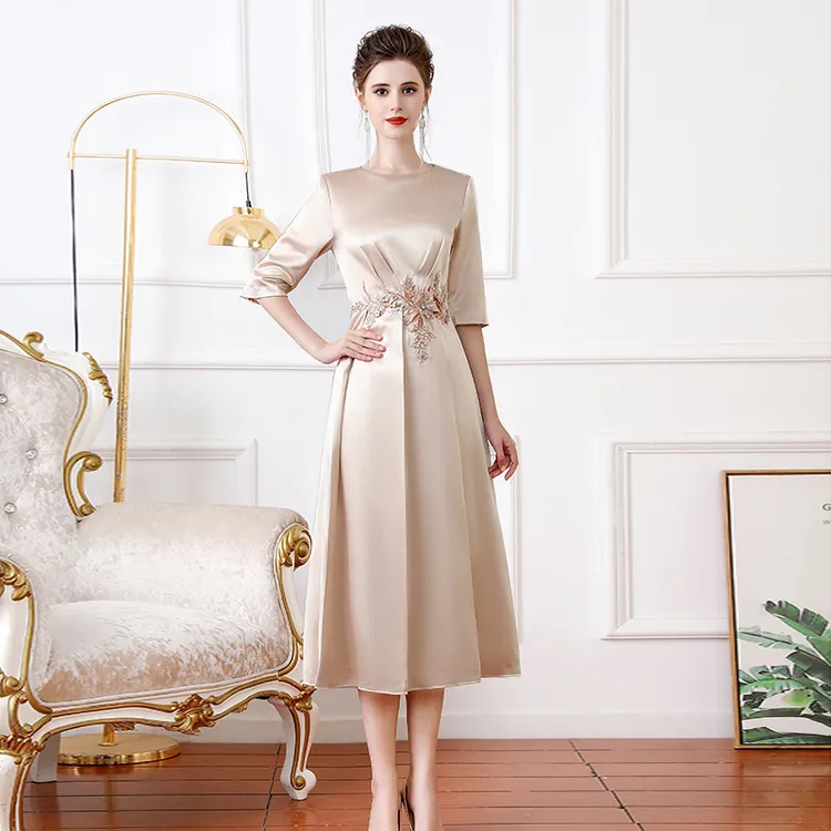 年轻喜妈妈婚宴装礼服2024新款香槟色高贵男方婆婆迎宾裙平时可穿