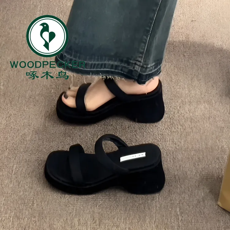 啄木鸟厚底小个子增高银色拖鞋女夏季外穿简约一字带坡跟高跟凉鞋