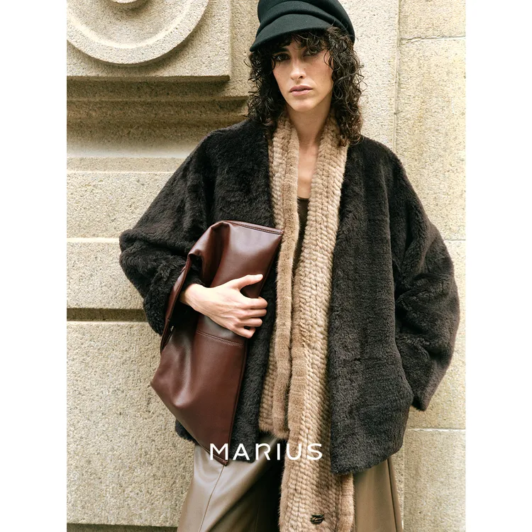 MARIUS“黑松露”无领宽松落肩皮毛一体拉贡（国产）