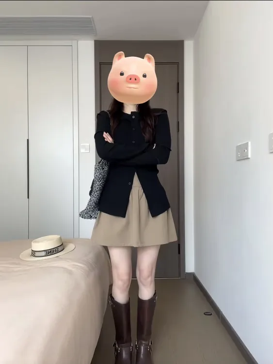 2024春季新款修身显瘦气质百搭设计感圆领衬衫打底女短裙两件套装