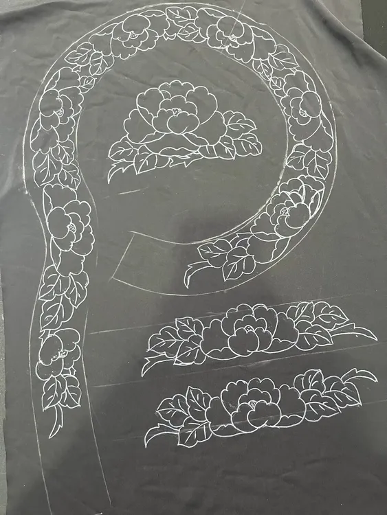 雷山白色便装花带手绘版