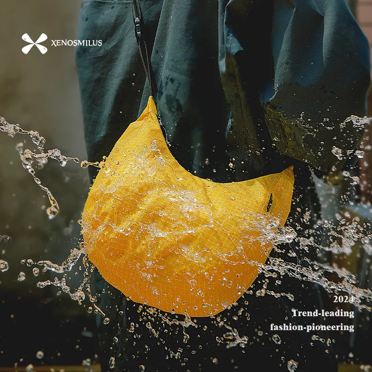 防水斜挎包运动户外轻便单肩腋下包男女旅行流浪包健身防水饺子包