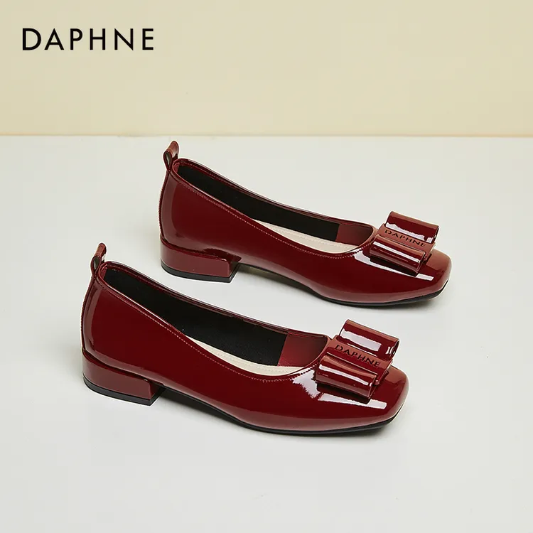 达芙妮浅口单鞋女2024新款红色婚鞋平底小皮鞋漆皮气质软底工作鞋