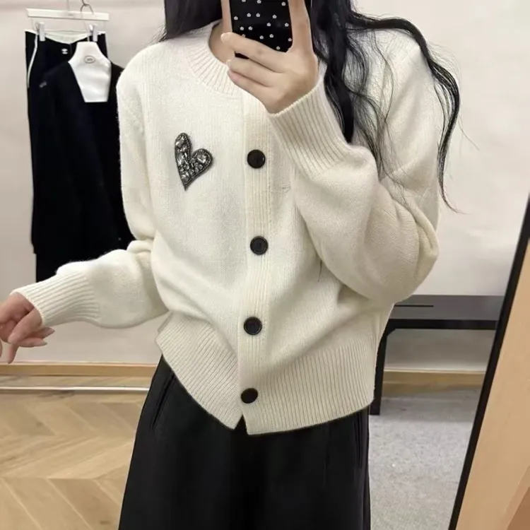 简约圆领毛衣开衫女秋冬新款网红长袖休闲针织衫爱心钉珠开衫上衣