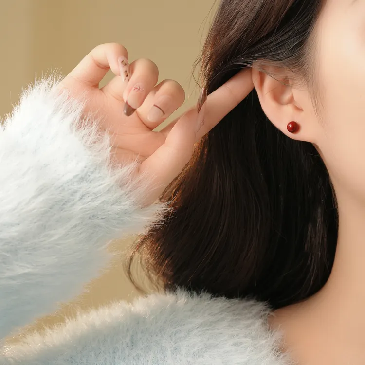 铜合金耳饰 国风新年必备红色耳钉简约时尚百搭气质少女复古轻奢