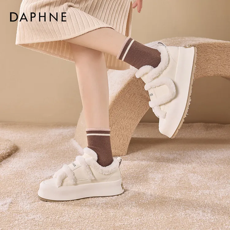 达芙妮厚底小白鞋女2025新款冬季加绒保暖休闲板鞋魔术贴运动棉鞋