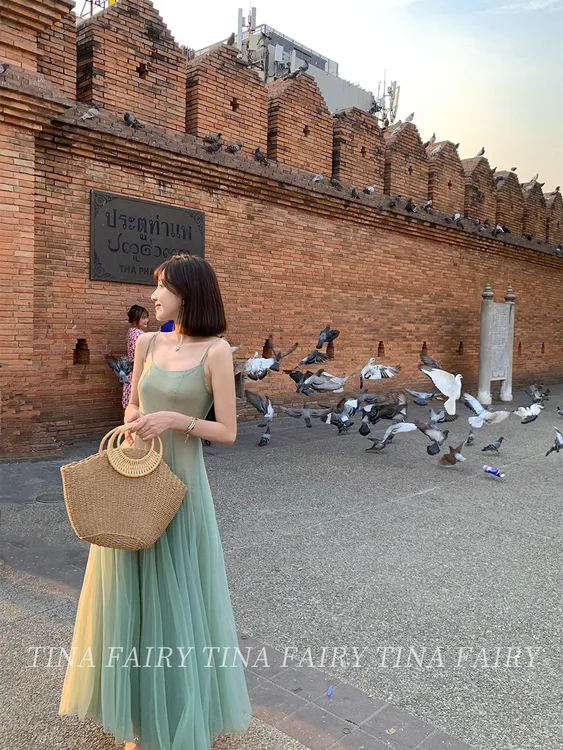 艺术生绿色别致绝美网纱吊带连衣裙女2024夏季法式优雅气质收腰