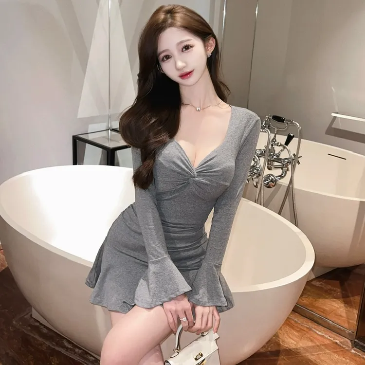 性感低胸V领长袖连衣裙新款女秋季收腰显瘦荷叶边紧身灰色包臀裙