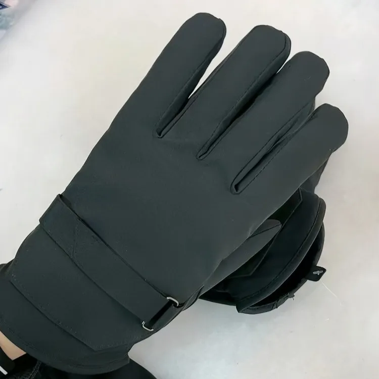 手套冬季男女保暖触屏骑行电动车东北防寒加绒加厚防风羊毛手套