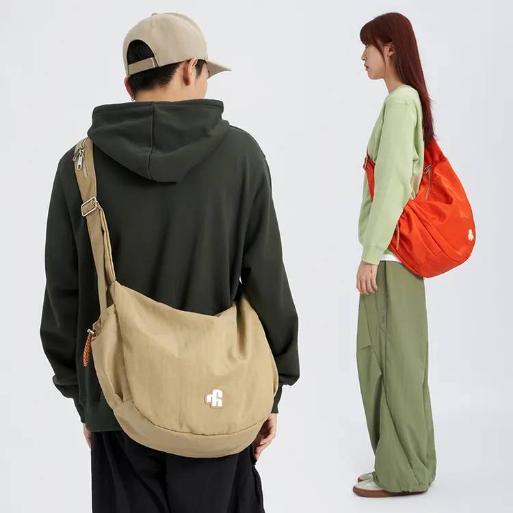 VAOPER花儿与少年同款喂牌原创运动斜挎包男旅行包单肩饺子包女