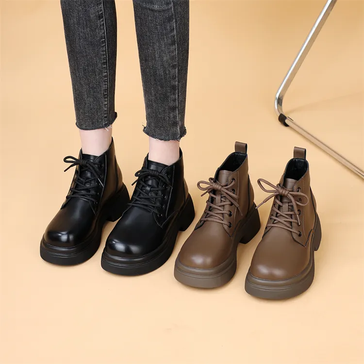 时尚厚底马丁靴女2024秋冬新款低帮软底加绒保暖炸街小短靴大码42