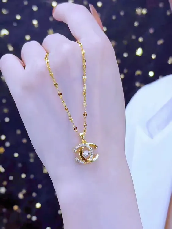 钛钢项链 素款不掉色灵动C项链女ins精致坠链一鹿有你金色时尚~~~