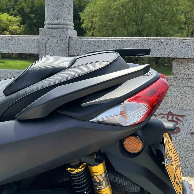 威杰适用20-25年NMAX155铝合金分离式后扶手尾翼台湾代购烤漆雅黑