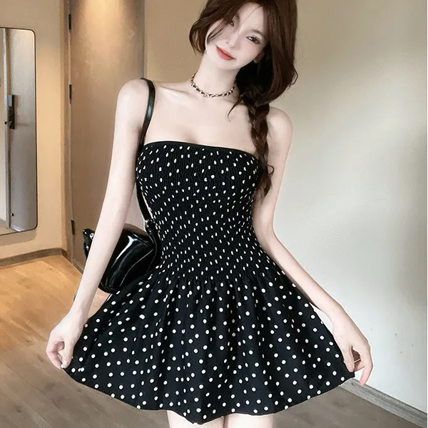 波点抹胸气质连衣裙夏季新款法式一字肩修身收腰显瘦温婉小黑裙