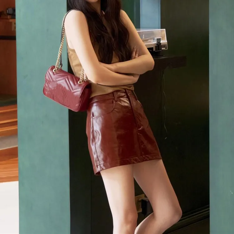微胖mm辣妹红色pu皮包臀半身裙女性感短裙高腰小黑裙a字皮裙子