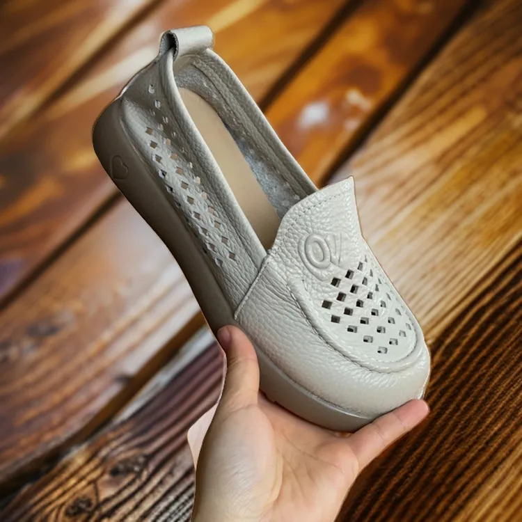 夏季头层牛皮洞洞鞋休闲平底中老年妈妈鞋舒适软底女凉鞋圆头透气