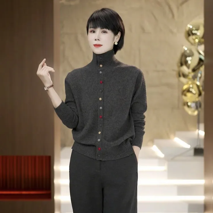 【渲渲推荐】LQ-999-5008早秋修身气质显瘦时尚高领彩虹扣针织衫