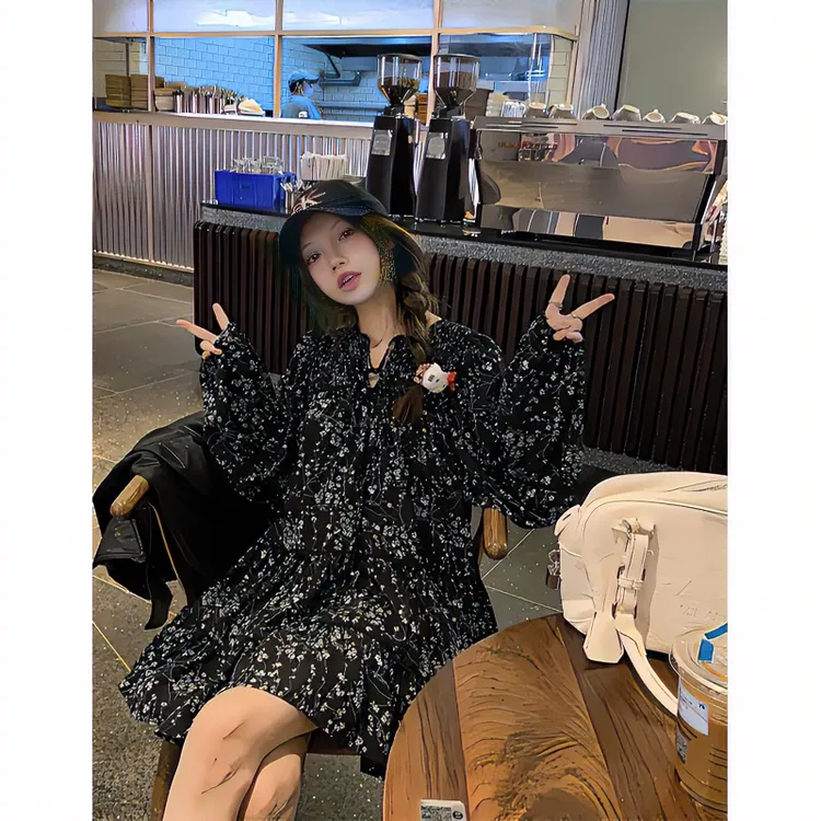  2025秋季新款茶歇法式黑色长袖碎花连衣裙子女小个子茶歇裙