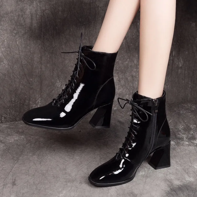 2025新款秋冬方头漆皮短靴女粗跟高跟马丁靴加绒亮皮女鞋中跟皮鞋