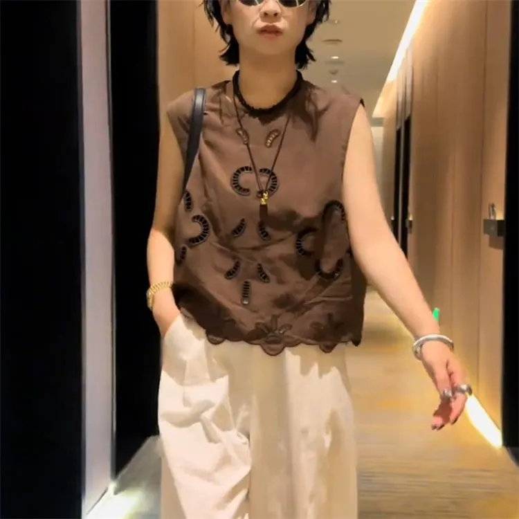 夏季女人味上衣时髦2025洋气网红无袖设计感女装复古休闲时尚t恤