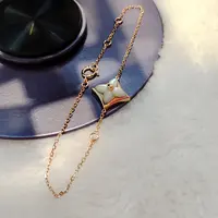 通体18K金花花白贝钻石手链