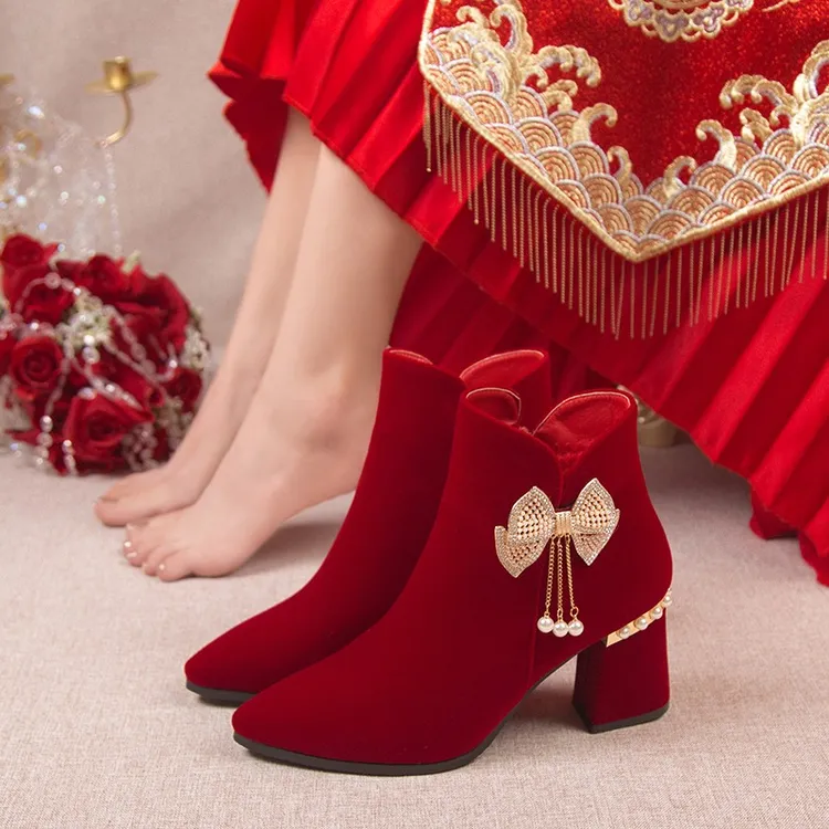 冬季婚鞋女2025新款秀禾婚纱新娘高跟鞋中式加绒短靴红色粗跟结婚