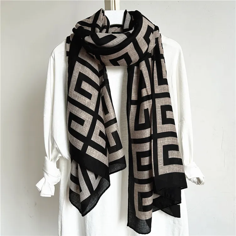 时尚春秋女士棉麻围巾丝巾百搭保暖围脖长款披肩经典秋冬季纱巾