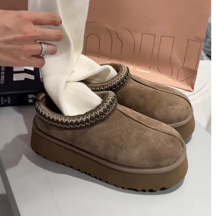 诗歌兰真皮女2025冬新款轻便厚底羊皮毛一体百搭保暖雪地鞋半拖鞋