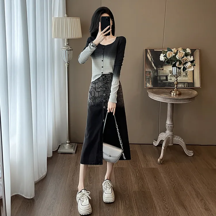 设计感渐变长袖U领短款长袖针织衫女秋季新款小众显瘦修身牛仔裙