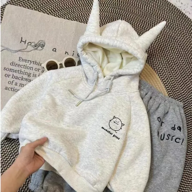 儿童加绒卫衣套装2024新款秋冬季痞帅气时髦男女宝宝带帽上衣潮款