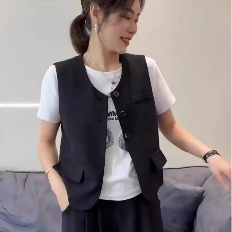 黑色休闲西装马甲女2025春秋新款港风时尚圆领单排扣小众马夹外穿
