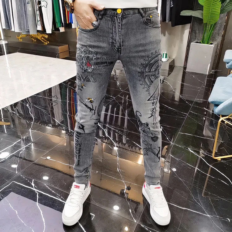 男士春夏季新款牛仔裤潮牌时尚重工烫钻弹力百搭加绒修身小脚裤
