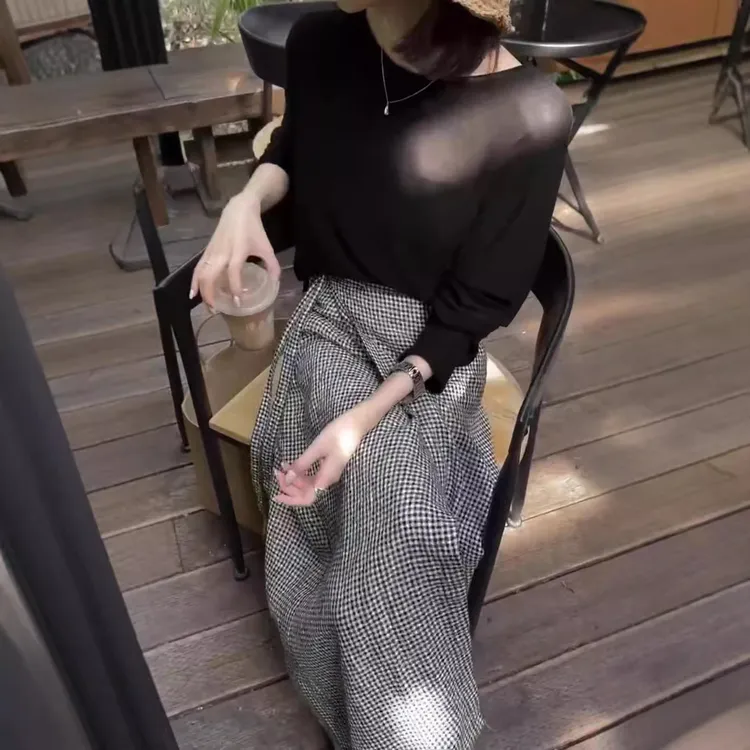 24783高智淡人2024秋季新款纯色宽松上衣黑白格纹半身裙显瘦女