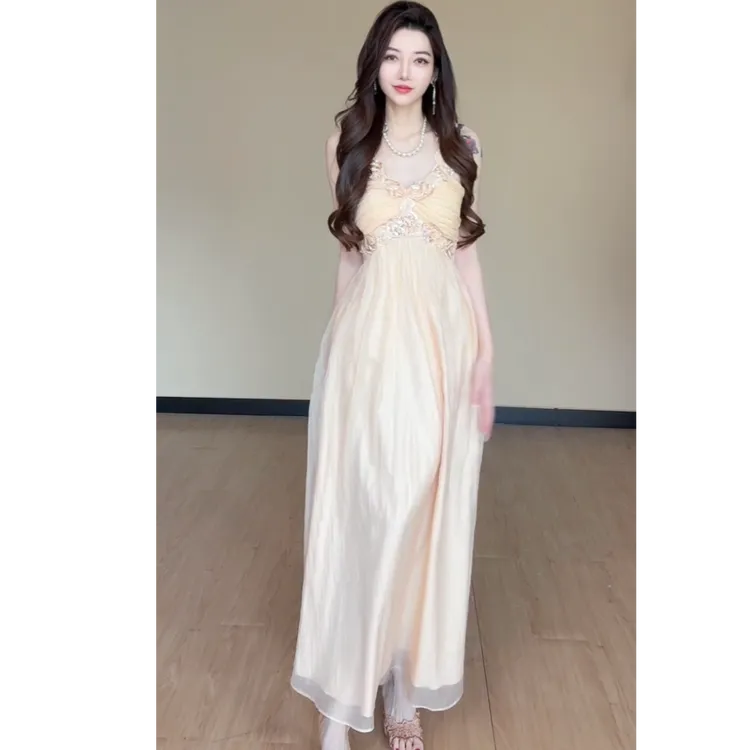 【YIYI】法式温柔甜美气质高级感收腰度假长裙V领吊带褶皱大裙摆j8