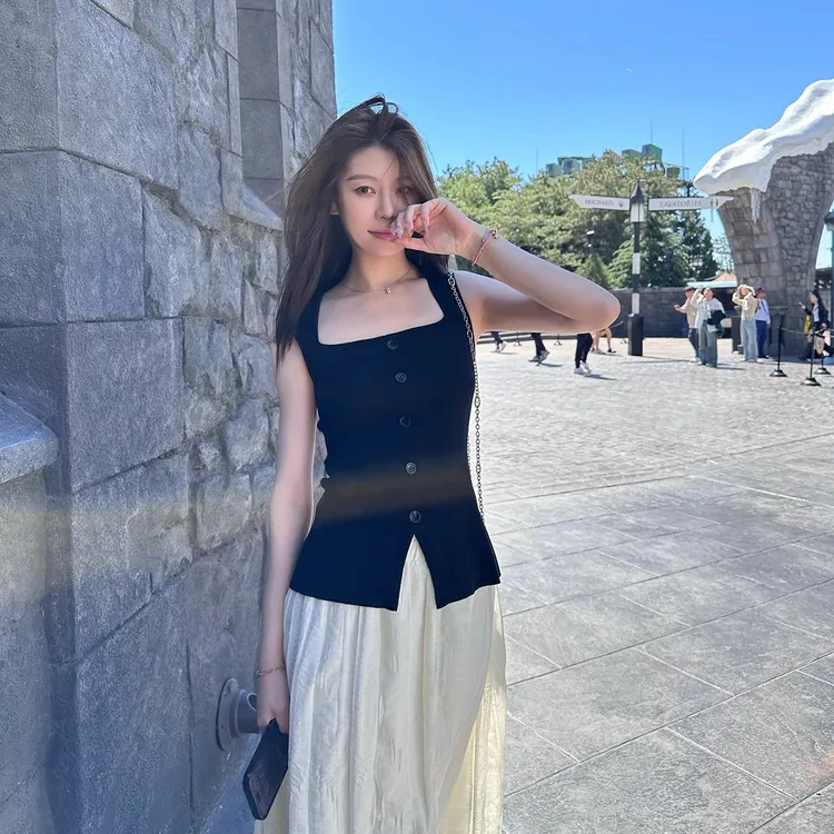 韩版气质方领显瘦单排扣无袖背心女夏百搭修身法式设计感吊带上衣