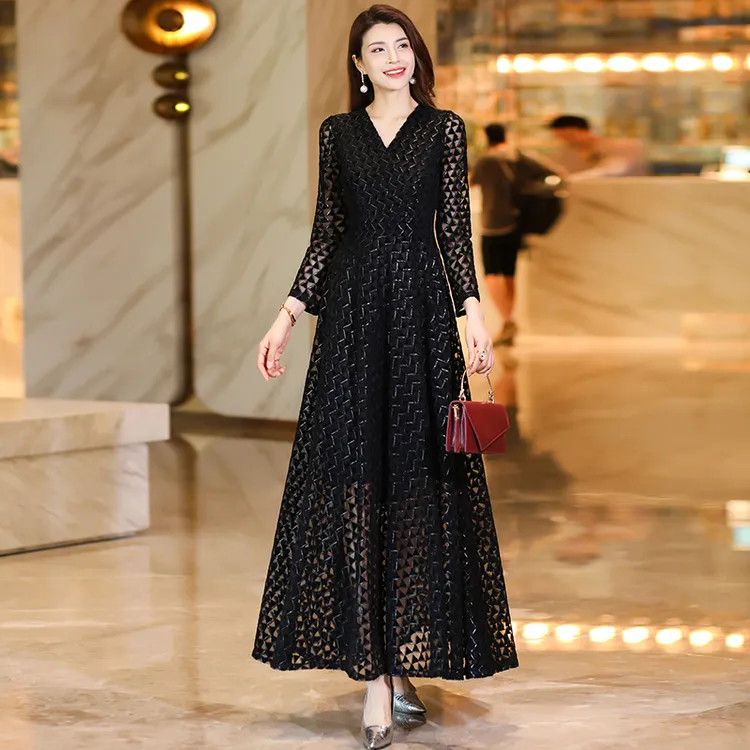 黑色镂空女装连衣裙2025秋季新款高贵名媛优雅气质长裙收腰修身