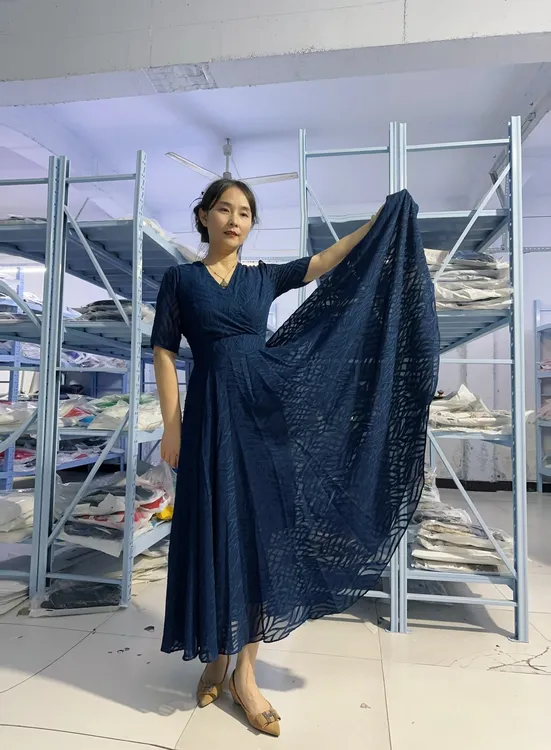 断码清仓回馈新老顾客大摆连衣裙！