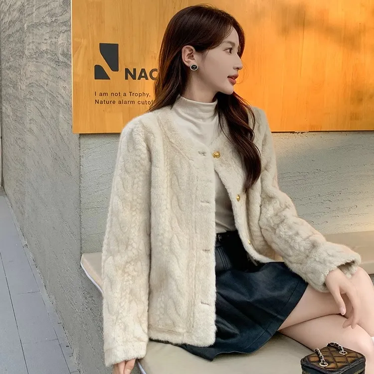 皮毛一体网红短款小个子百搭毛绒女士轻奢上衣秋冬气质上衣女外套
