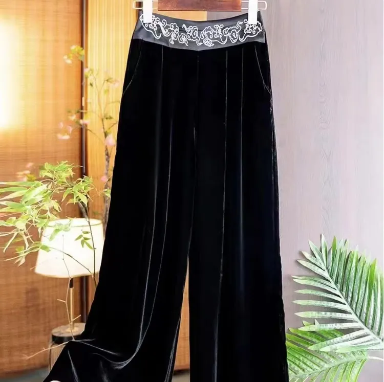 女士腰间刺绣直筒休闲裤