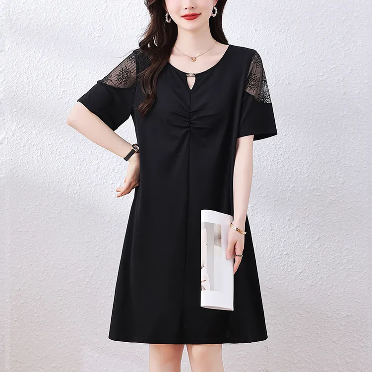 高级感大码连衣裙女2024夏季新款蕾丝拼接遮肚显瘦直筒宽松小黑裙
