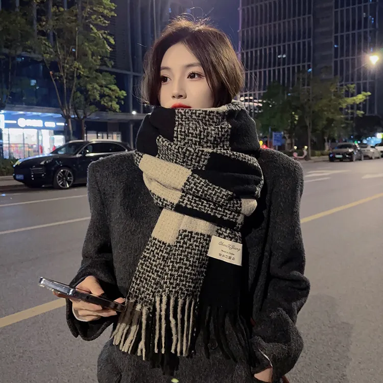 时尚高级感拼色格子围巾女生冬季加厚仿羊绒披肩针织保暖围脖百搭