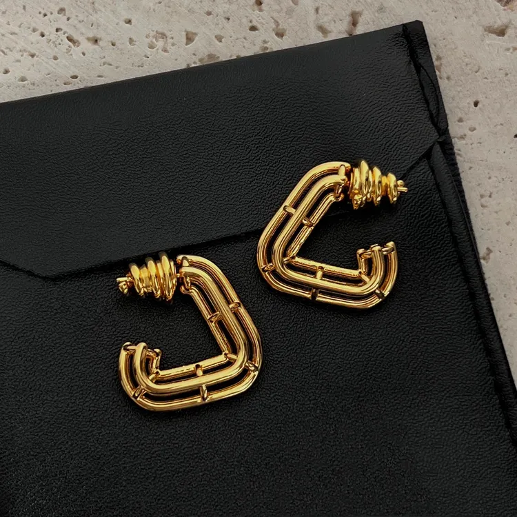 铜合金耳饰 欧美镂空金属几何三角高级精致金色独特耳钉耳饰