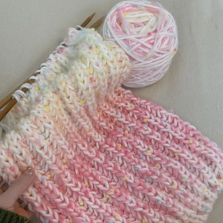 【爱宝】秋冬手工渐变混线豆豆彩虹糖编织围巾材料包百搭毛线送女友