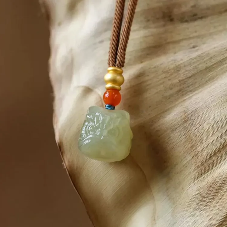 和田玉青白玉醒狮吊坠天然正品国风玉石项链招财精雕颈饰时尚气质
