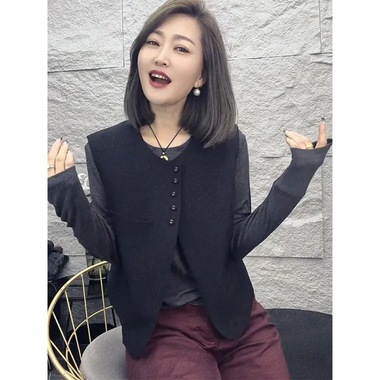 圆领单排扣短款西装马甲外套女秋欧货洋气复古别致设计感小众马夹