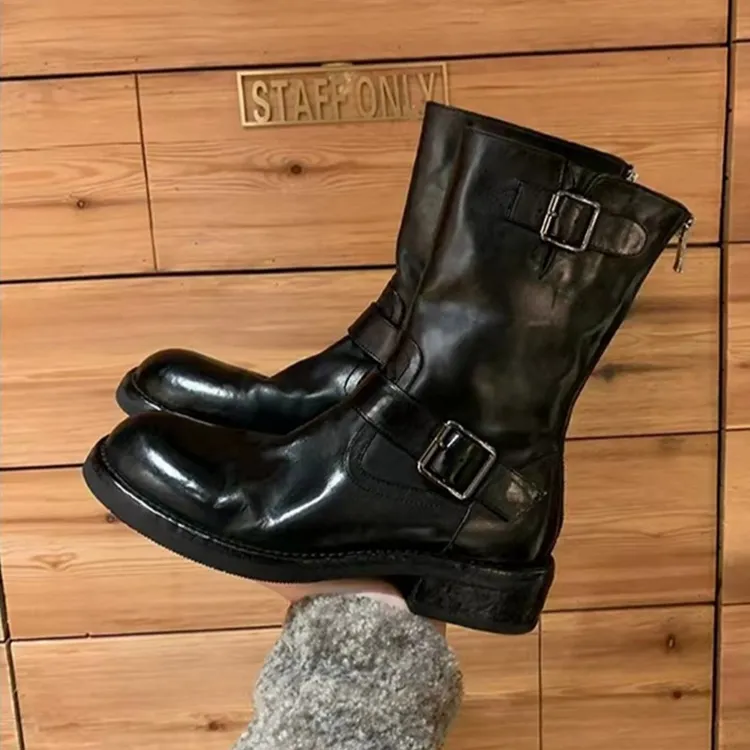 2025新款真皮时髦扣带设计牛皮黑色圆头小粗跟增高显腿直短筒靴女