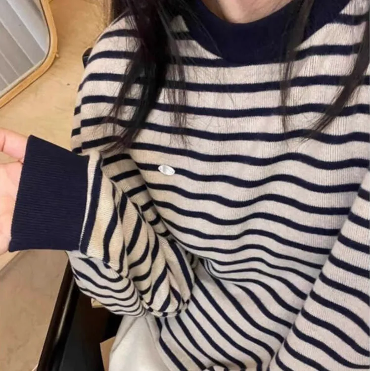 条纹美式早秋chic上衣女设计小众宽松套头毛衣撞色圆领长袖打底衫