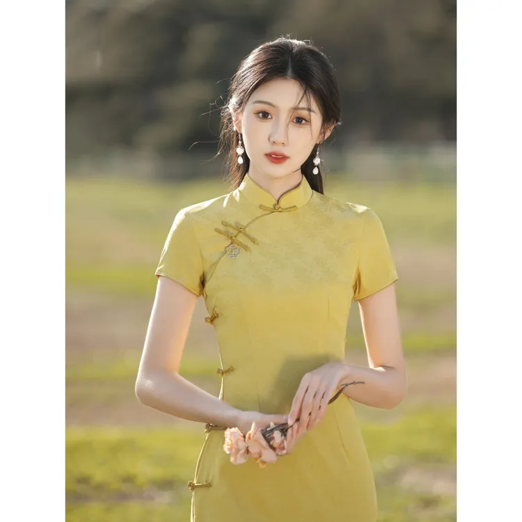 旗袍新款年轻款气质高端女高级感夏季年高考素雅复古黄色长款