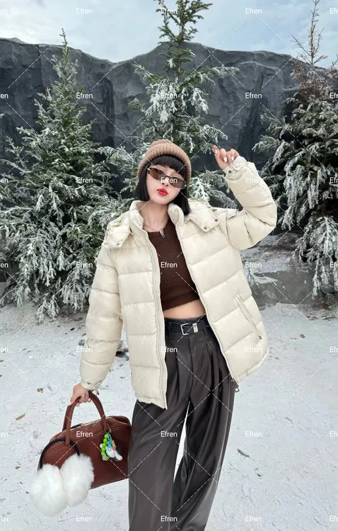 经典情侣款羽绒服鹅绒短款时尚休闲