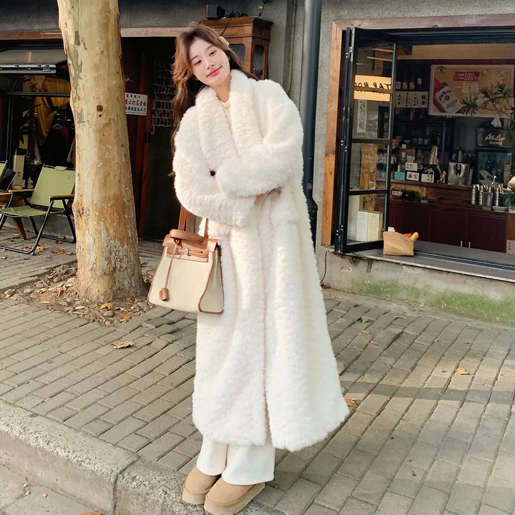 白色皮毛一体羊羔绒绒大衣女冬季新款独特超好看气质长款加厚棉服